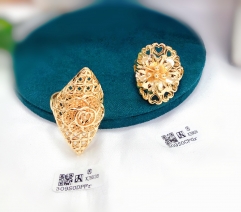 Engraved flower style gold ring