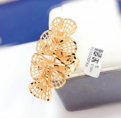 Gorgeous and elegant golden flower ring