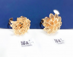 Engraved flower style gold ring