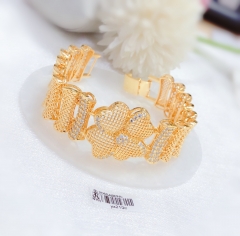 Single gold-tone bracelet