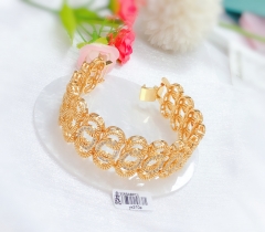 Exquisite gold single bangle