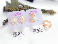 Trendy style gold pearl eariing