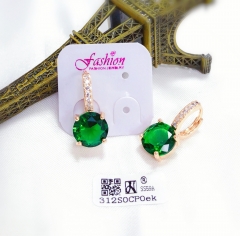 Green gem style gold earring