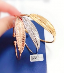 Leaf style gorgeous bangle set