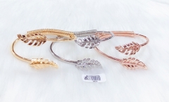 Leaf And Glossy Threaded Style Bangle Set