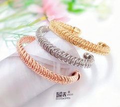 Glossy Threaded Bracelet Set