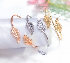 Smooth leaf exquisite bangle set