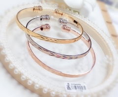 Polishing exquisite bangle set