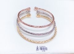 Glossy style fashion bangle set