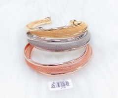 Glossy style shiny bangle set