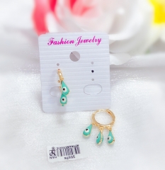 Green eye shiny pendant earring