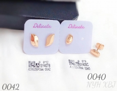 Simple fine rose gold earring