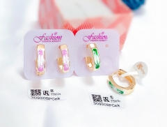 Pink/green patterned fashionable gold earrings