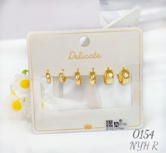 Smooth gold fashion earring