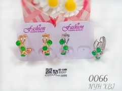 Irregular style green pearl earring