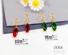 Oval style red/green gem gold earring