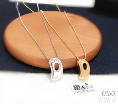 Letter D shiny necklace