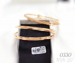 Simple shiny gold bangle set