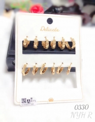 Shiny gold style earring