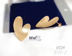 Glossy heart gold color earring