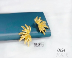 Irregular gold earring