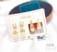 Smooth style gold earring