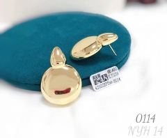 Glossy bright gold style earring