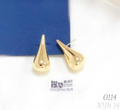 Irregular gold earring