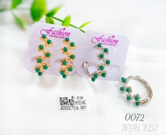 Green pearl exquisite earrings