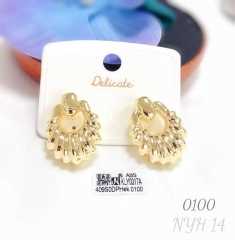 Irregular hollow style gold earring