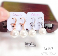 White pearl pendant earrings popular style