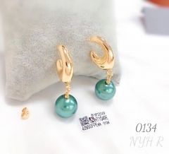 Glossy style pearl pendant earring