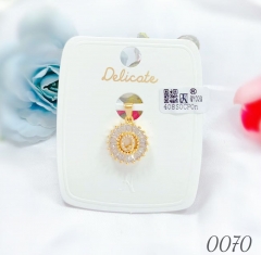 Q letter dazzling fine pendant