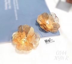 Gorgeous and elegant flower stud earrings