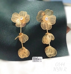 Gorgeous and elegant flower stud earrings