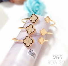 Four leaf trendy four leaf bangle set