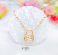 Lock model shiny necklace