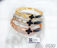 Black pattern four leaf style fine bangle set