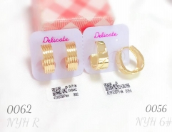 Smooth thread gold color earring