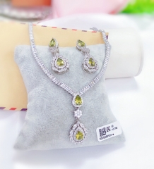 Gorgeous exquisite green color zircon earring necklace