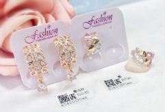 Irregular model fine earring