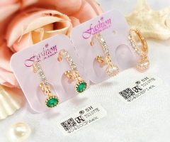 Round green/whiter zircon shiny earring