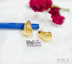 Glossy teardrop style earring