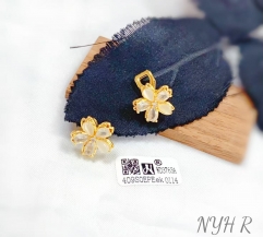 Exquisite shiny flower earring