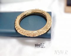 Gorgeous high single bangle