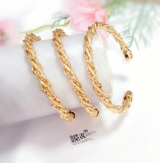 Thread model dazzling gold color bangle set