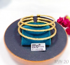 Shiny gold color bangle set