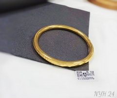 Polishing shiny single bangle