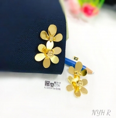 Exquisite flower style stud earring