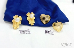 Flower/heart shiny stud earring